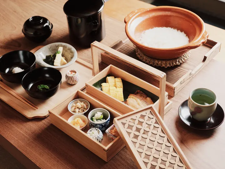 箱根強羅 KAIKA(神奈川県):器に盛られた懐石料理